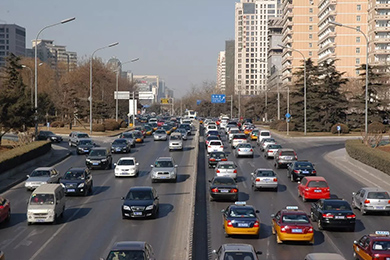 鬧市開車必學技巧，你會幾招？